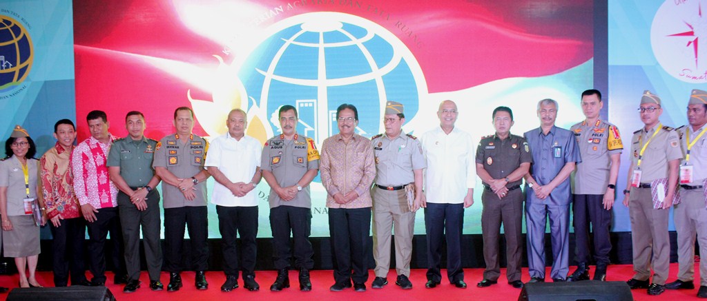 Menteri Agraria & Wali Kota Medan Serahkan 500 Sertifikat Tanah Gratis